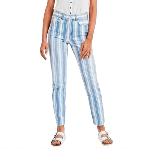 American Eagle Mom Jeans - Picture 3 of 14